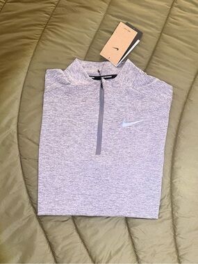 Nike Running Men’s Heather Gray Quarter-Zip Performance Top, Reflective Logo
